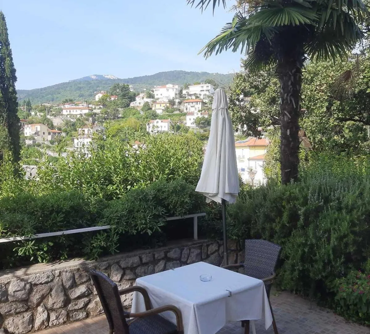 Apartmani Kadmen 0*, Ika