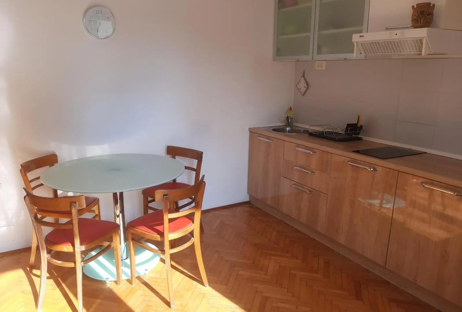 Apartmani Kadmen Ika Apartament