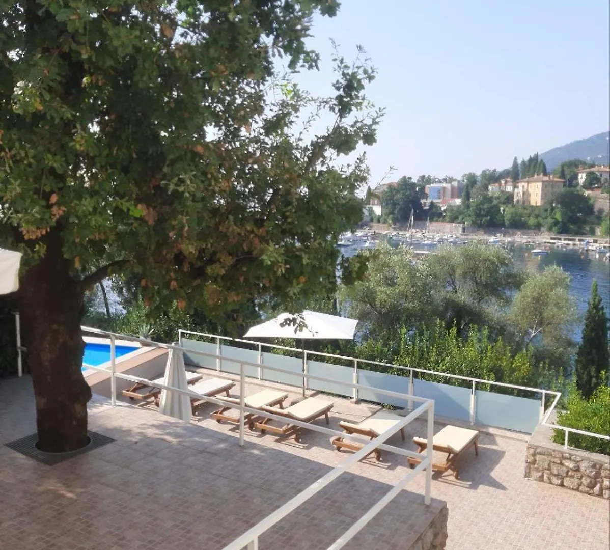 Apartmani Kadmen Ika Apartament
