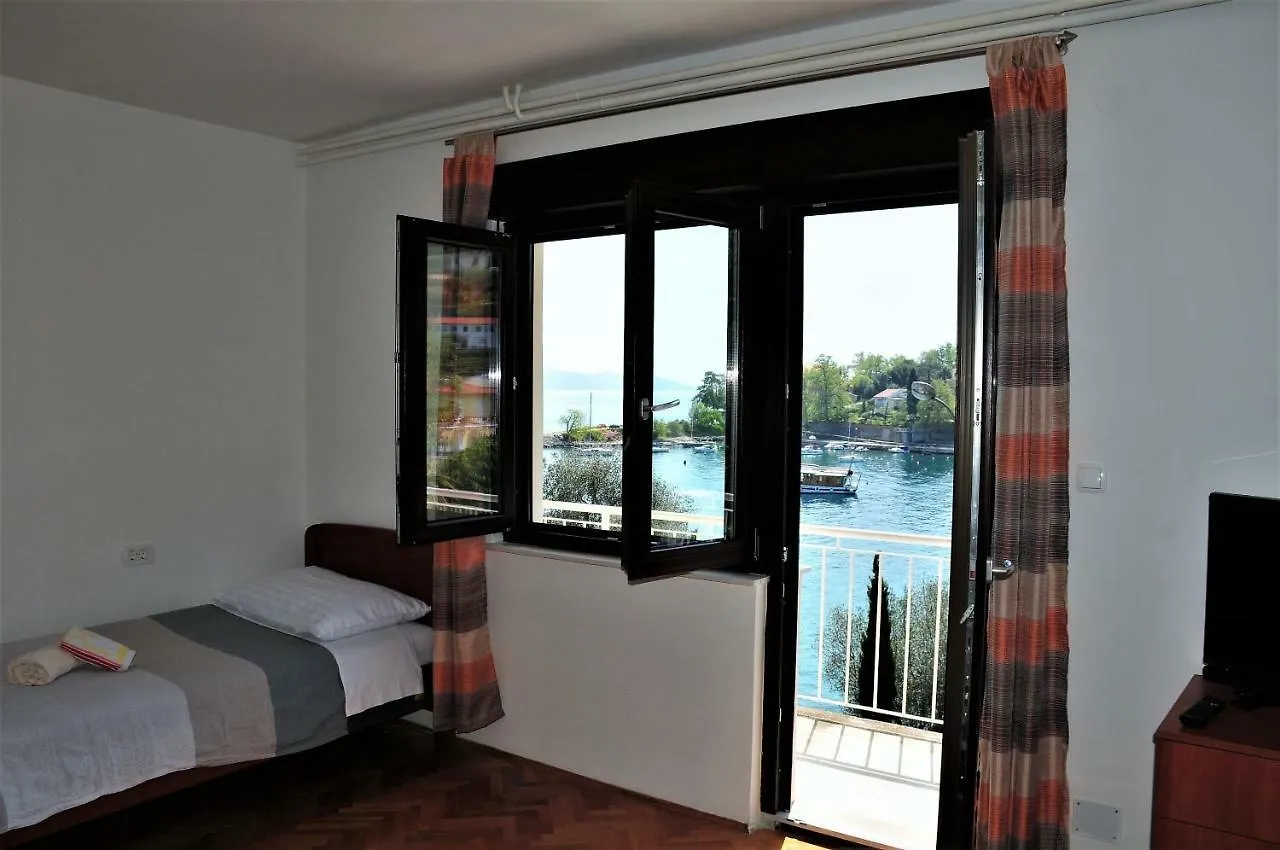 Apartament Apartmani Kadmen Ika