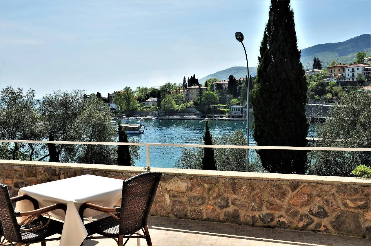 Apartmani Kadmen Ika Apartament
